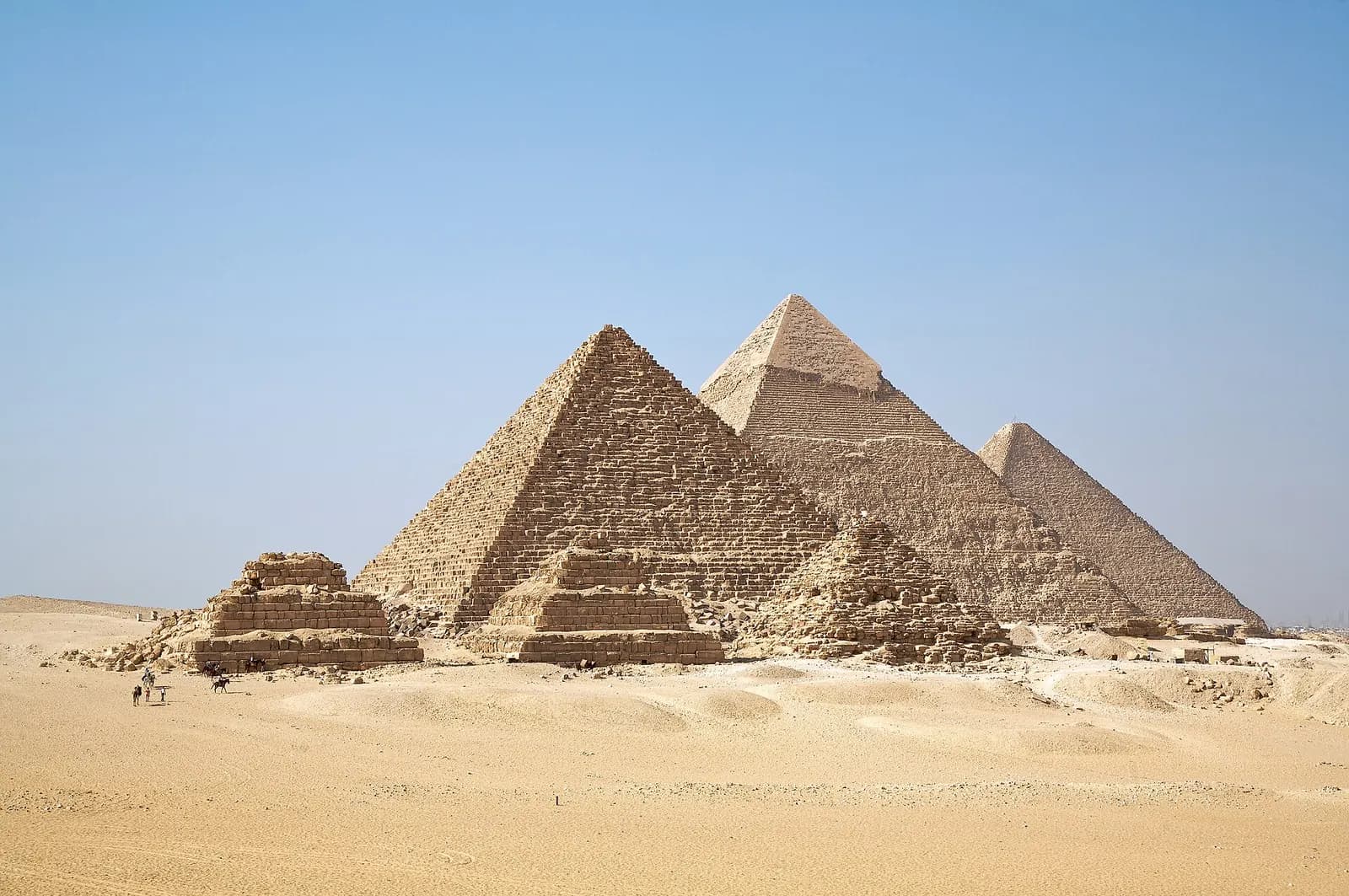 Photo: Ricardo Liberato, CC BY-SA 2.0 Giza pyramids, Egypt